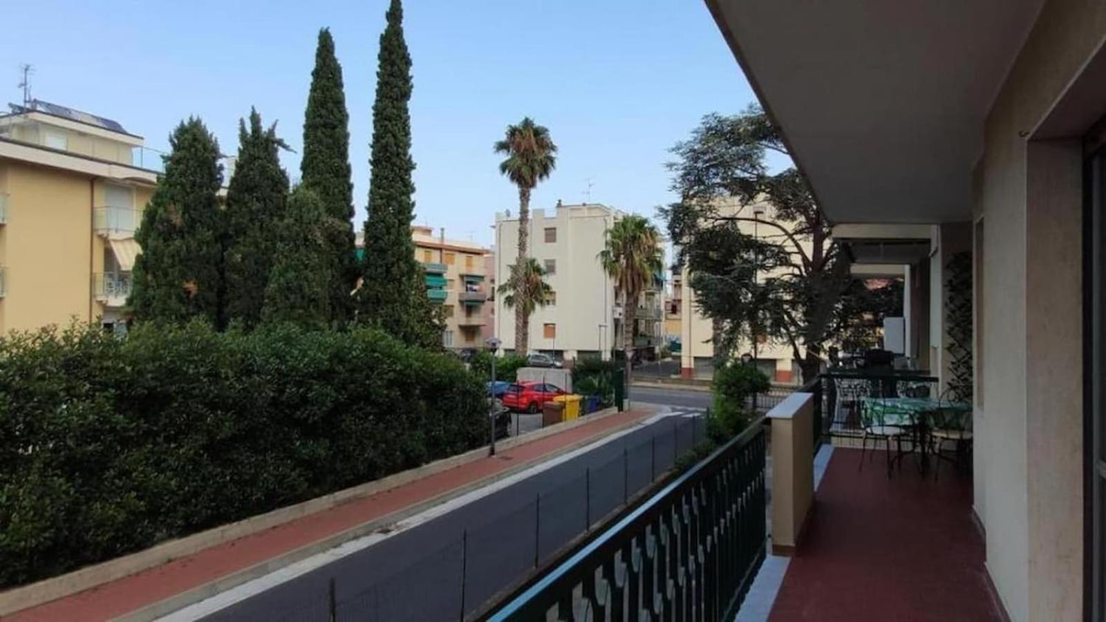 Hannalore - By Ligooria Apartment